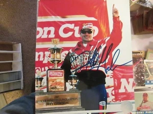 Jeff Gordon DuPont Replica 8 x 10 Autographed Photo - Picture 1 of 1