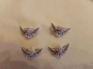 Botones novedosos (nuevos) querubines de 1 1/8" (4)/blancos y dorados - Imagen 1 de 1