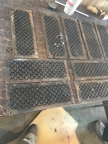 Rl 15 19 Av Cast-iron heating grate face 5 x 12 5/8 Has found rusted pitted Cover
