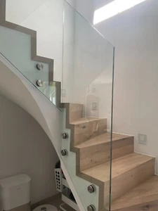 Glasgeländer Treppengeländer seitlich Pauli + Sohn Punkthalter mit VSG ESG Glas - Bild 1 von 24