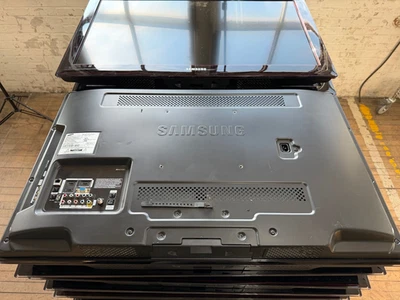 LOT OF 60 SAMSUNG LN37C550J1F 37" TELEVISIONS *READ DESCRIPTION* - Image 1 of 4