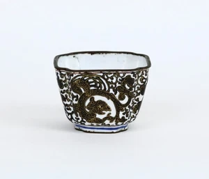 Taza de vino cuadrada pequeña de esmalte chino del siglo XIX - Imagen 1 de 4