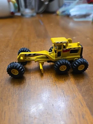 Maisto Tonka Hasbro 1998 Mini Road Grader Yellow Diecast 1:64 Vintage Toy - Image 1 of 3