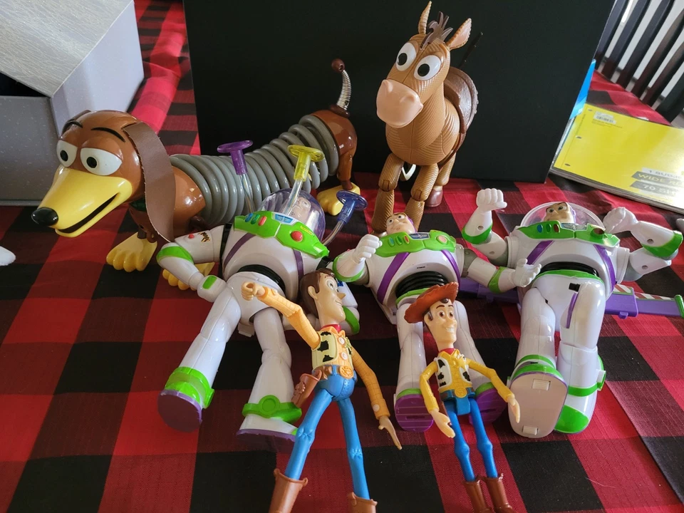 Lote Toy Story Disney Pixar, Sheriff Woody & Jessie, Slinky, 3Buzz & Bullseye.  Foto 1 de 4