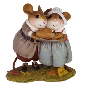 Wee Forest Folk PILGRIM'S POTLUCK,  WFF# M-593 Thanksgiving Pilgrim Mouse - Picture 1 of 2