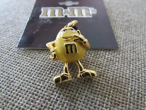 Monet M&M Caramelo Amarillo M&M's DIJE Tono Dorado Joyería Novedad - Imagen 1 de 3