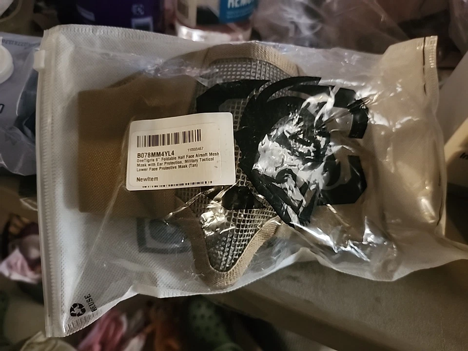 OneTigris 6" Foldable Half Face Mesh Mask  *NEW W/ Tags* (Tan/Green) - Image 1 of 2