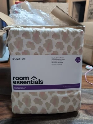 Room Essentials Twin XL Microfiber Sheet Set Pink Leopard Print Size Twin XL-New - Image 1 of 2