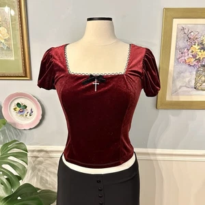 Top de terciopelo Cosmic Aura mediano caprichoso vampiro cruz gótico tema candente borgoña - Imagen 1 de 10