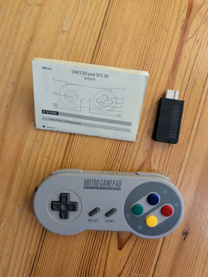 8Bitdo SFC30 Bluetooth Gamepad mit Adapter, quasi unbenutzt ohne Umverpackung - Bild 1 von 4