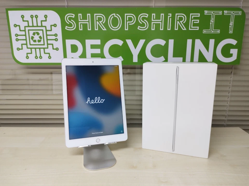 Apple iPad Air 2 A1566 SILVER WiFi 64GB 9.7" *USED-RESET/WORKING-CRACKED SCREEN* - Image 1 of 4