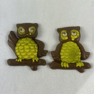 Vintage Owl Fridge Magnet Set Of 2 Brown Yellow Plastic Wiggle Eyes 1.75” - Picture 1 of 4