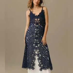 Vestido túnica sin forro con tiras Anthropologie azul marino caftán encubrimiento encaje - Imagen 1 de 3