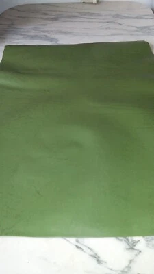 ANCIEN COUPON CUIR VERT TILLEUL LISSE VINTAGE TAPISSERIE SIEGE BUREAU DÉCORATION - Photo 1/4