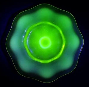 Victorian Uranium glass vaseline plate blown J. Powell & Sons Whitefriars XIX c - Picture 1 of 10