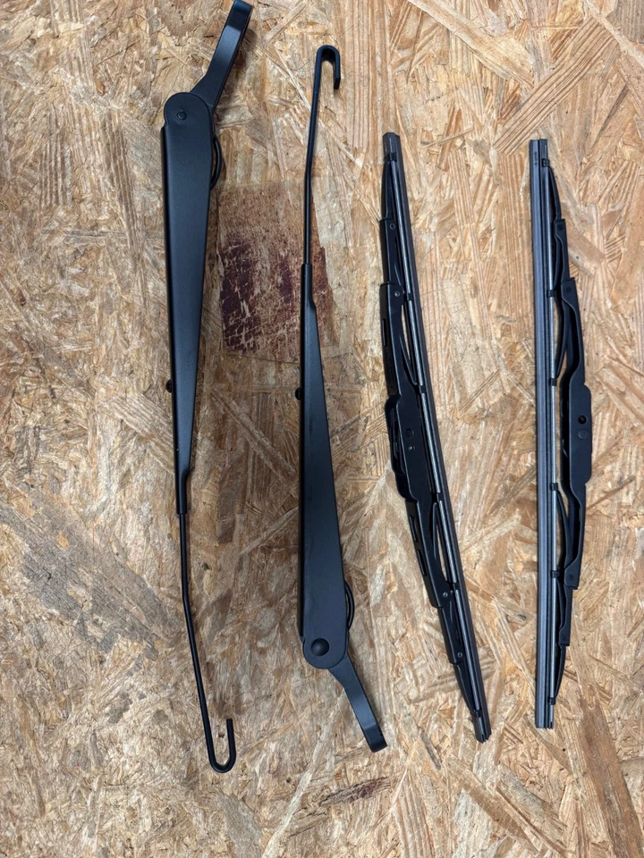 07-18 吉普 JK 牧马人前盖臂和刀片套件(一对)68002389AA 68002390AA — 第 1/1 张图片