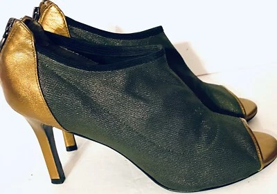 Botines Tahari para mujer “Encanto” punta abierta talla 9,5 M cuero militar/bronce usados en excelente estado Foto 1 de 4