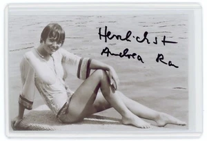 Andrea Rau Signed Photo - 1960s Hot Erotica Film Actress Sexy Legs Feet Barefoot - Afbeelding 1 van 2