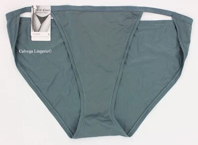 Neu mit Etikett Calvin Klein QD5176 "Ideal Micro" mittelhoher Nylon Logo String Bikini, türkis - Bild 1 von 4