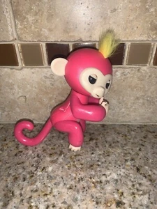 "Juguete interactivo WowWee FINGERLING MONKEY BELLA (ROSA) #0314 funciona 5" - Imagen 1 de 8