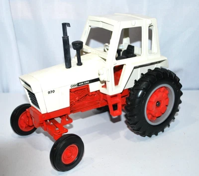 ERTL vintage 1996 CASE  Agri King 970 Farm Tractor  DIECAST 1:16 Scale. - Image 1 of 4
