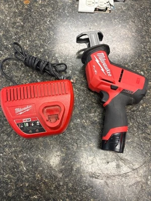 Sierra receptora inalámbrica Hackzall 12V M12 usada MILWAUKEE 2520-20 HACKZALL (QUC025112) Foto 1 de 3