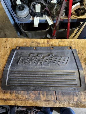 Solapa de nieve trasera Skidoo vintage años 80 90 Formula Plus Mach Safari Foto 1 de 4