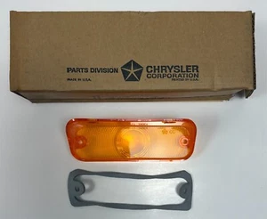 New Old Stock Left Turn Signal Lens for 1968 Chrysler Models Mopar #3004155 - Picture 1 of 1