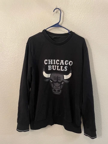 Vintage Chicago Bulls Embroidered Crewneck Sweatshirt  Men’s Size XL Grey Black Cover