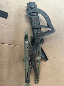 Mercedes W123 Coupe Manual Window Regulator LH&RH A1237203746/ A1237203846 - Picture 1 of 2
