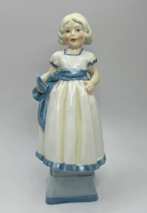Estatuilla Royal Worcester England 3257 Mondays Child Fair Of Face - Imagen 1 de 11