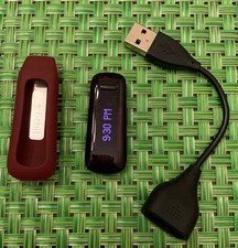 💥 USED FITBIT ONE ACTIVITY SLEEP TRACKER BURGUNDY WITH CLIP AND CHARGER