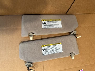 Juego de pares de parasoles laterales para conductor y pasajero Toyota Solara 2004-2008 bronceado iluminado Foto 1 de 4