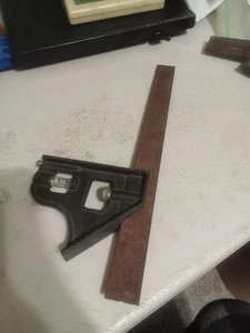 Carpenter's Square with Level Bubble - Foto 1 di 5