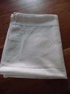 Ancien Drap enfant en métis avec monogramme AV  / RIDEAU - Photo 1/2