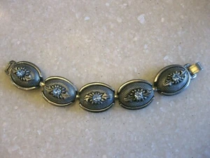 Zinnfarbenes Vintage Armband mit hellblauem Strass zentriert Blumen, Blätter / SCHÖN - Bild 1 von 6