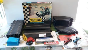COFFRET CIRCUIT ROUTIER ELECTRIQUE SLOT SCALEXTRIC MECCANO TRI-ANG 30T + élément - Imagen 1 de 11