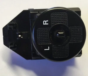 Hyundai Tucson Electric Mirror Switch Estate 2004-2009 - Picture 1 of 1