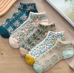 Five Pairs of Ladies Vintage Looking Flower Textured Low Cut Socks NEW - Picture 1 of 3