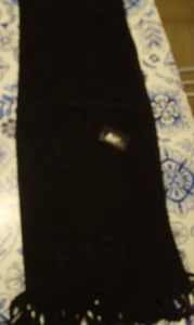 Sciarpa firmata BASILE nera in caldo pile. Lunga cm. 160. Nuova con cartellino - Foto 1 di 6