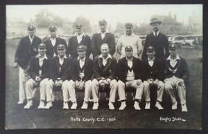 NOTTINGHAMSHIRE C.C.C 1926 - CARTOLINA D'EPOCA ORIGINALE SQUADRA DI CRICKET B&W - Foto 1 di 2