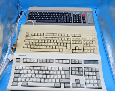 #SE4574# Samsung, Robotron German Tastatur Computer Klassiker *GUT* 80s 3 Stück - Bild 1 von 4