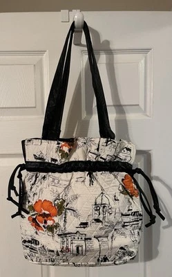 Bolsa de ombro acolchoada Belvah estilo cordão paisagem urbana floral preta branca  - Imagem 1 de 4