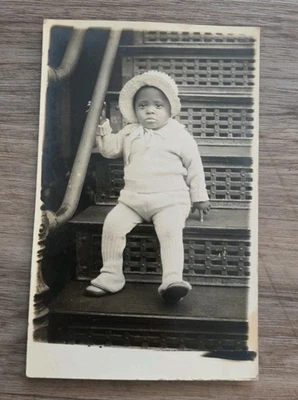 Lindo bebé/niño pequeño afroamericano RPPC de 1930  Foto 1 de 2