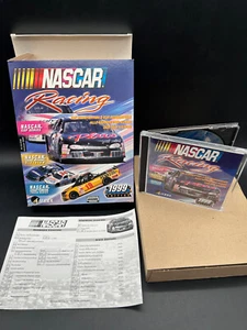 Nascar Racing 1999 Edition - IMBALLO ORIGINALE/CIB - PC CD ROM - BIG BOX - OTTIME condizioni - Foto 1 di 10