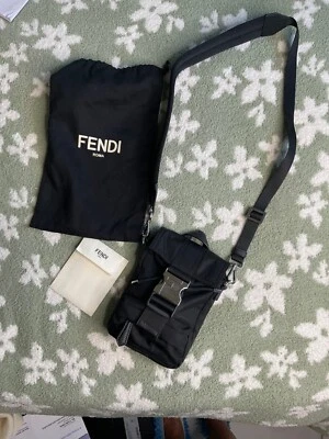 ❤️‍🔥❤️‍🔥 Mini Mochila Bandolera Fendi Fendi Fendi Fendi Negra con Hebilla de Nylon Nueva con Etiquetas❤️‍ Foto 1 de 4