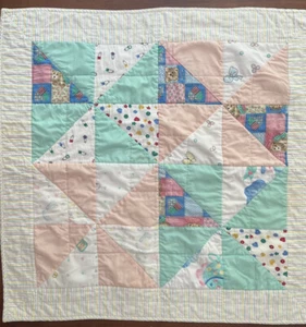 Vintage Handmade Country Teddy Bear Blocks Pastel Baby Blanket Quilt 32"x33.5" - Picture 1 of 6