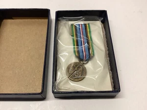 US Vietnam War Air Force Medal GREAT SHAPE! - Picture 1 of 2