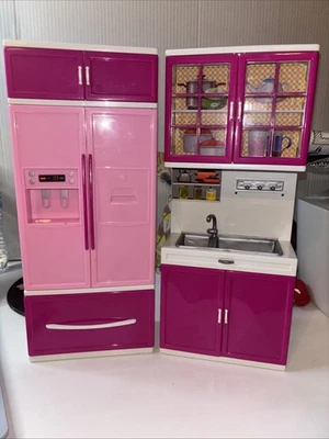 Barbie Frigorífico de Cocina, Y FREGADERO/ARMARIOS Rosa y Blanco Foto 1 de 4