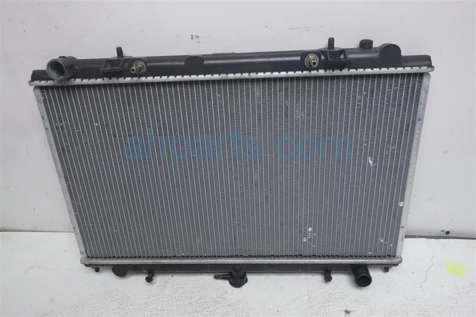 Radiador Infiniti I30 1996-1999 transmisión automática 21460-1L015 Foto 1 de 4